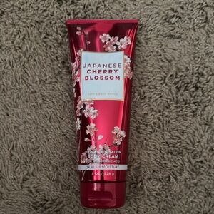 Bath & Body Works Japanese Cherry Blossom Body Cream - Red
